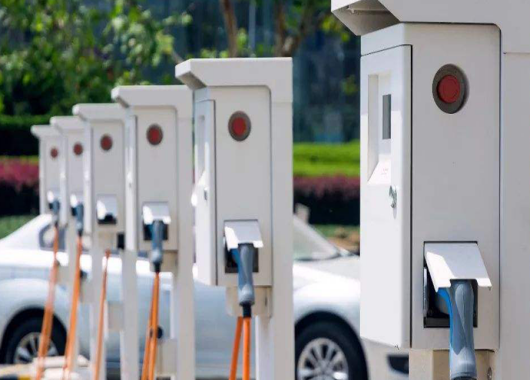 英國(guó)電動(dòng)汽車(chē)行業(yè)陷入困境，英媒：中國(guó)背鍋！